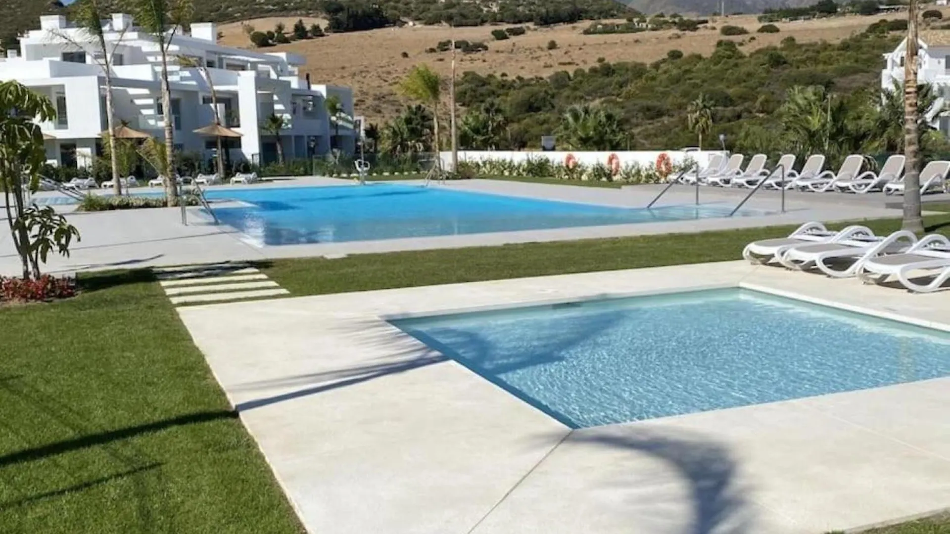 Al-401 Apartment In Alcazaba Lagoon Estepona Spain